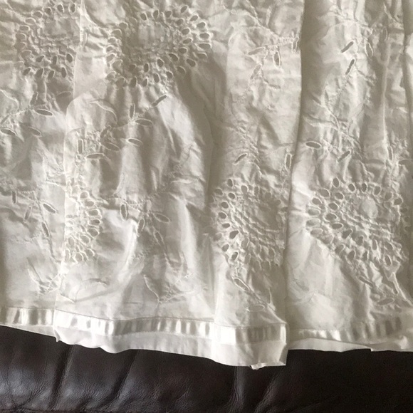 High-Waisted Like New White Lace Express Skirt - Picture 2 of 8